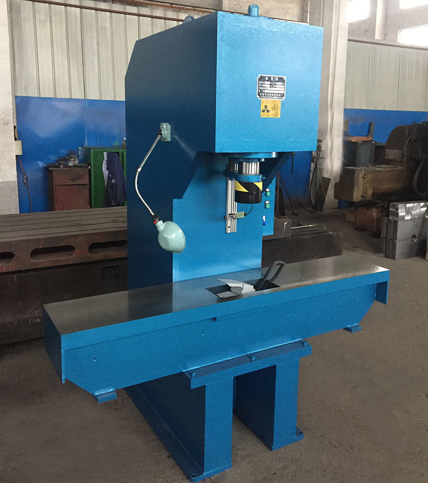 單柱液壓機的總體彎曲剛度總體設計規(guī)定